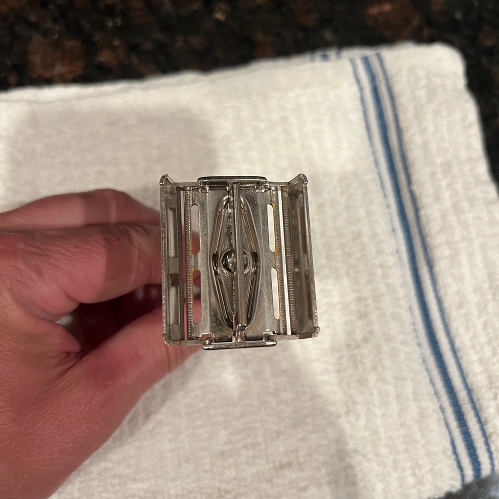 Classic Gillette Silver Safety Razor - Picture 2 of 5
